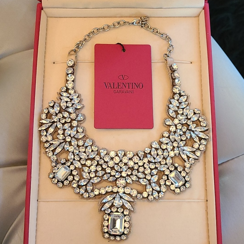 Valentino gorgeous crystal necklace - Picture 3 of 10
